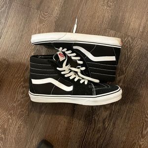 Vans SK8-Hi Black and White